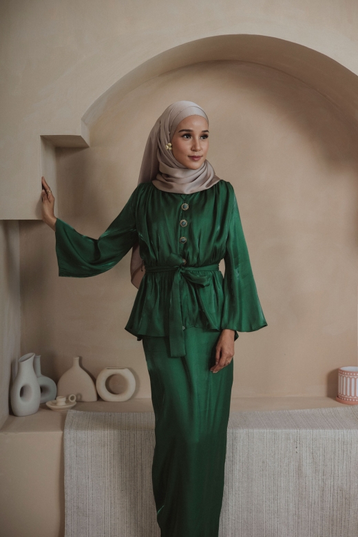 Aiyla Modern Kurung - Sacramento green